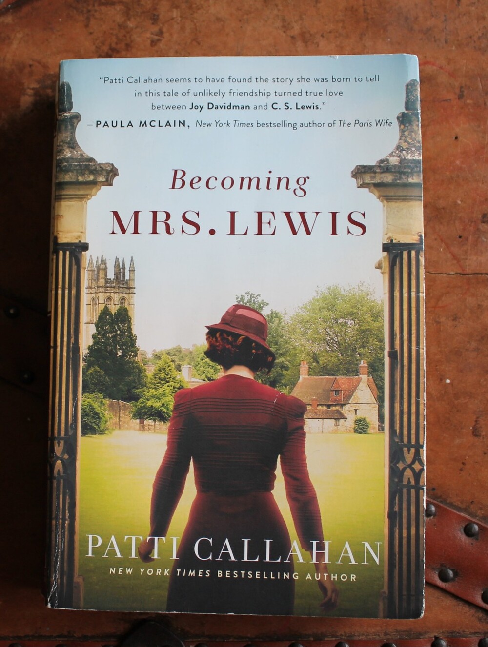 Paperback "Becoming Mrs. Lewis" by Patti Callahan, Brand New